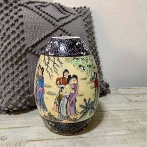 ❤️Vintage Chinese Porcelain Geisha Vase